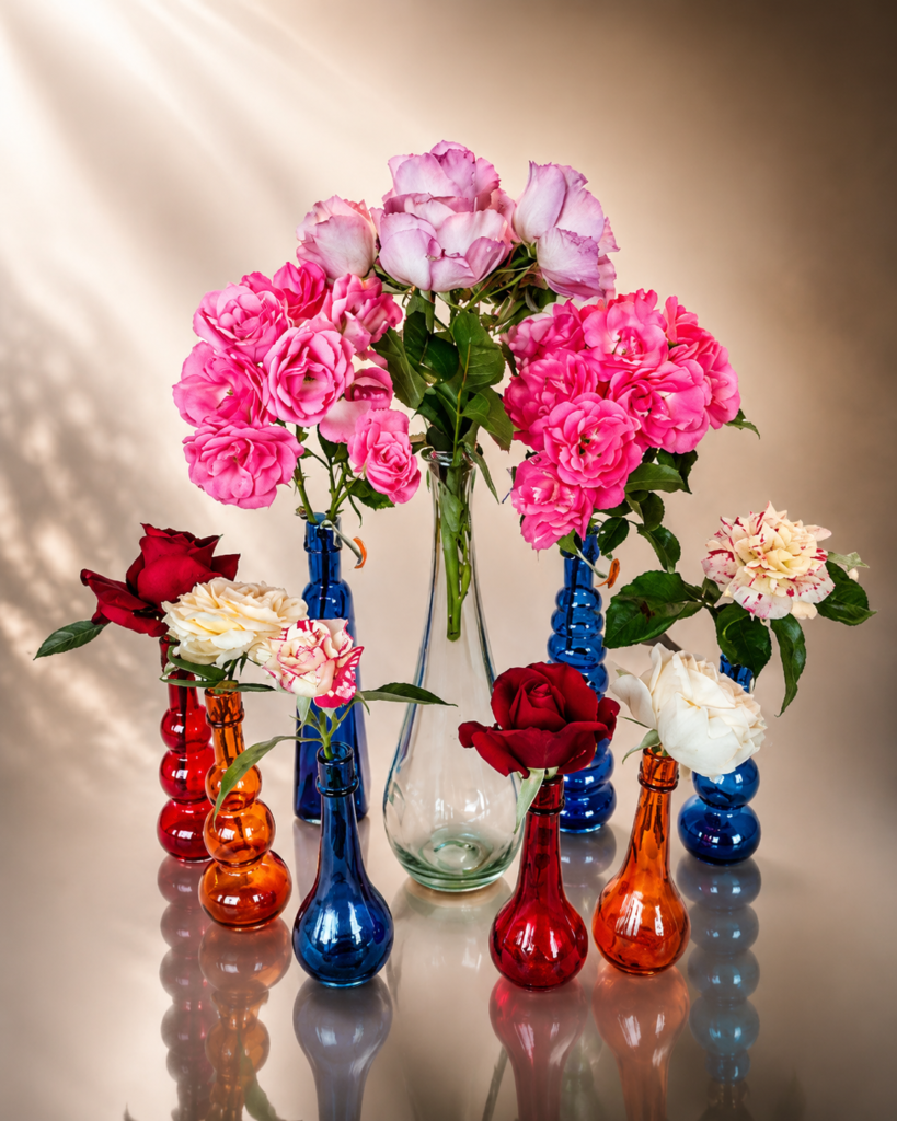 ensemble de vases et de roses